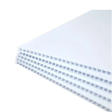 แผ่นพลาสติกลูกฟูกสีขาว